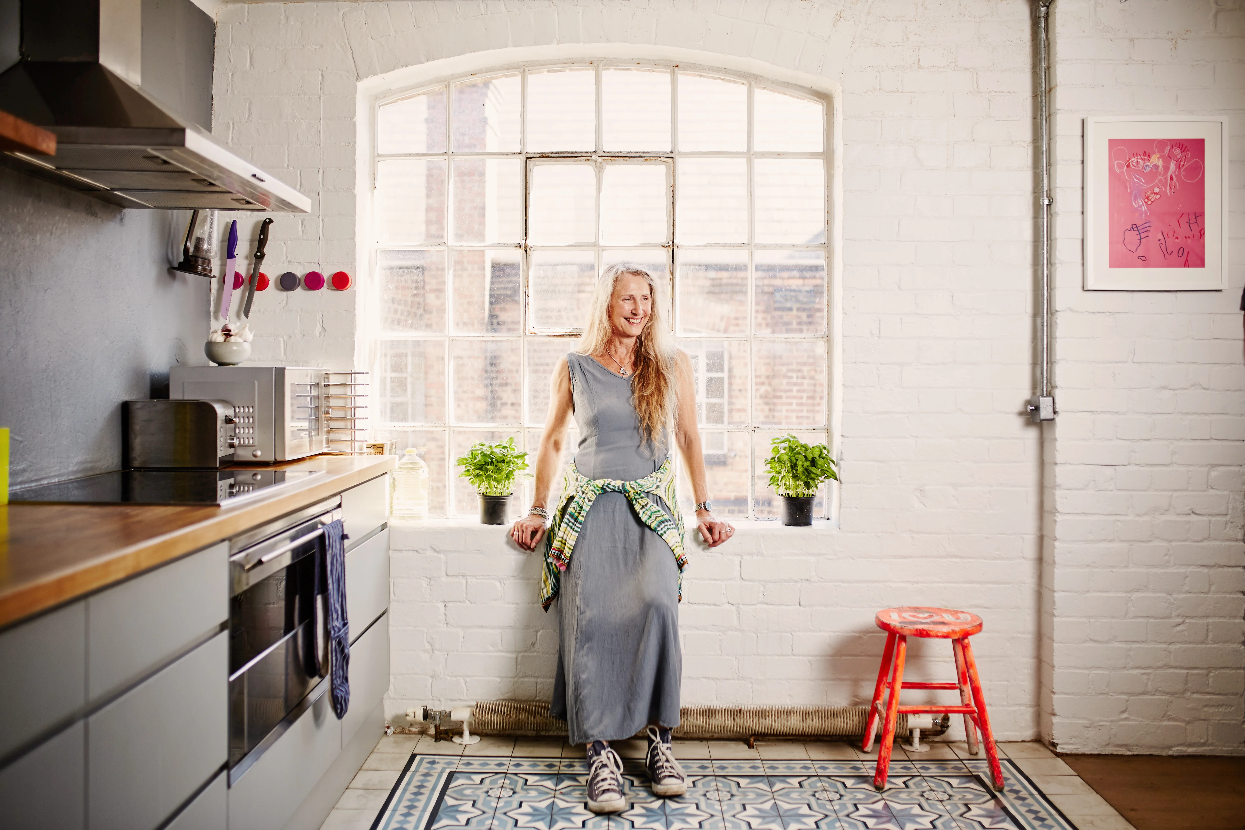 Femme dans sa cuisine